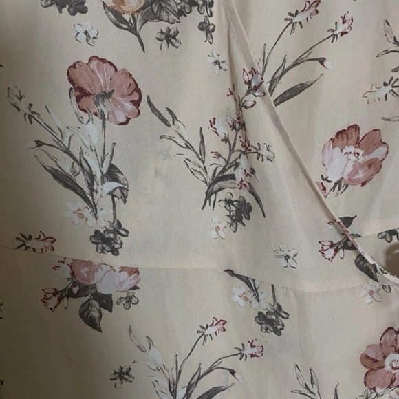 ROSE & OLIVE Women’s Floral Wrap Blouse Top Medium Pink Long Sleeve Lightweight - Picture 4 of 7